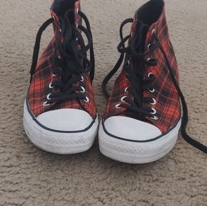 Checkered red Converse